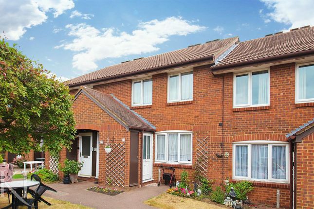 Thumbnail Flat for sale in Rosedale Way, Cheshunt, Waltham Cross