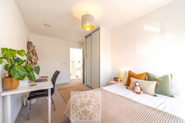32 Duckett Street, London photo 4