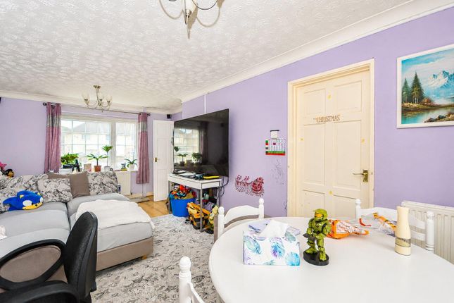30, Elizabeth Drive, Castleford photo 3