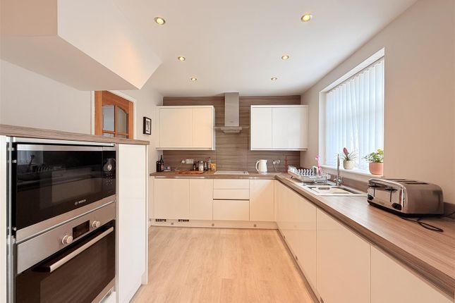 11, Kennedy Way, Manchester photo 4