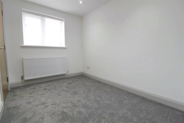 Flat to rent in Buxton Road, High Lane, Stockport