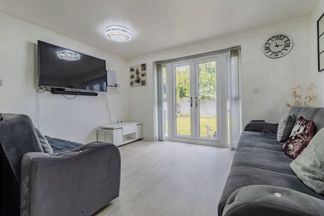 92 Ashcott Avenue, Leicester photo 4
