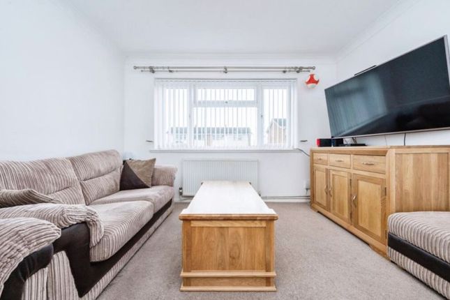 59, Redgrave Gardens, Luton photo 4