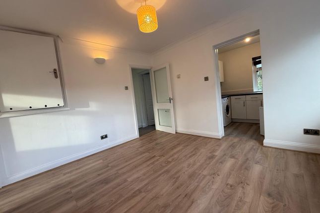 15a, Sparrows Herne, Bushey photo 2