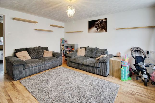 3, Dryden Court, St. Neots photo 2
