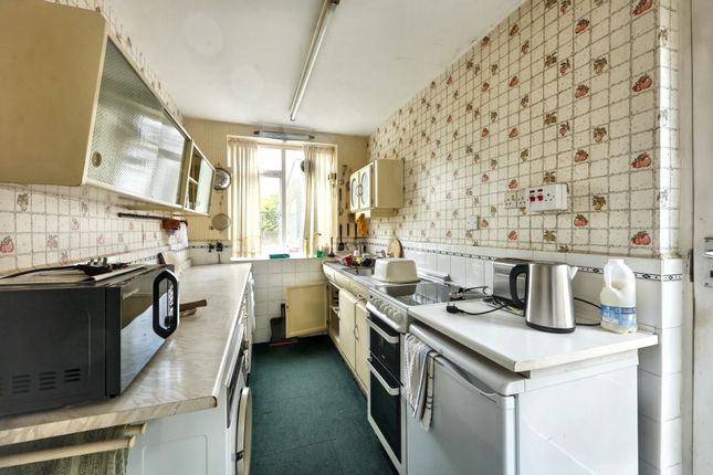 35, Priory Avenue, Bridgend photo 3