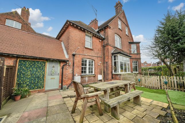 2a Vicarage Road, Cromer photo 2