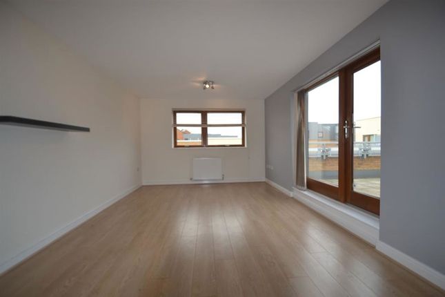 2-bed house on 28 Serenity Court, Evelyn Walk, Greenhithe, £1,500/mo
