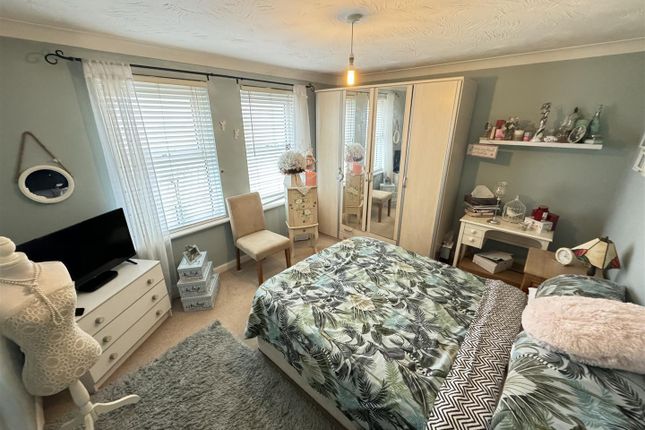 Flat for sale in Belsize Avenue, Jaywick, Clacton-On-Sea