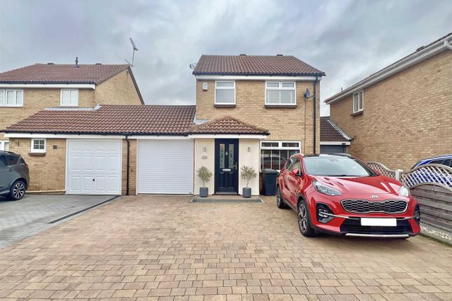 Link-detached house for sale in Rembrandt Grove, Springfield, Chelmsford