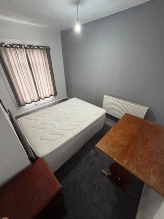 Top Flat, 240, Lightbowne Road, Manchester photo 5