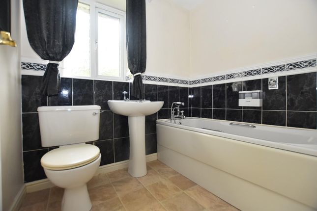 Family Bathroom.Jpg