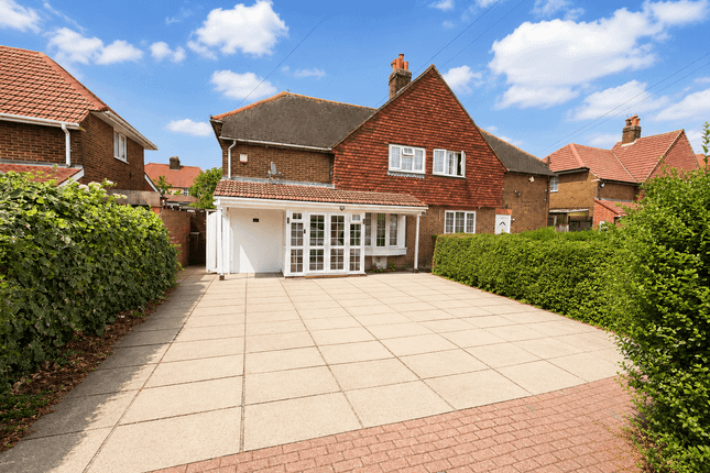 45, Hunters Grove, Greater London photo 2
