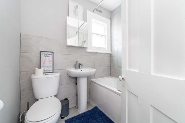 Flat for sale in Madeley Road, Ealing