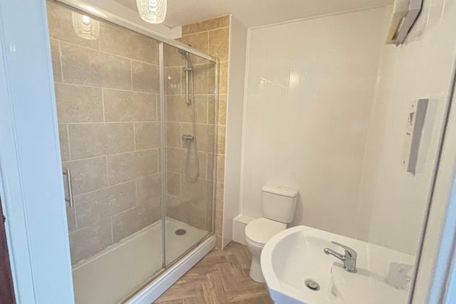 23, Newcastle upon Tyne photo 4