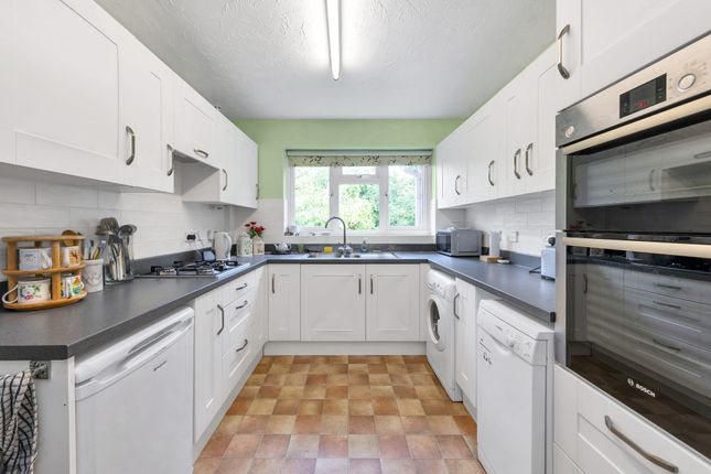 15 Elm Way, Royston photo 2
