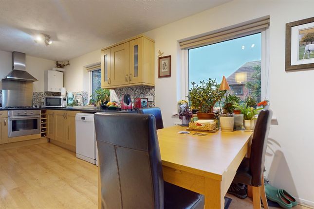 2, Bernay Gardens, Milton Keynes photo 2