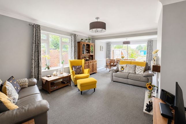 81 Povey Cross Road, Horley photo 3