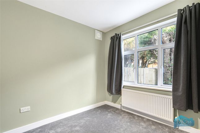 Flat to rent in Grosvenor Road, Finchley Central, London