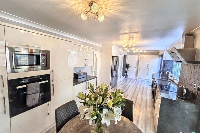32, Belsay Gardens, Newcastle upon Tyne photo 2