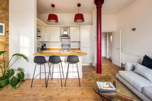 Flat 3, 18, North Tenter Street, London photo 2