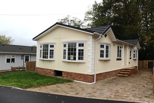 Studio parking on High Trees, Holloway Hill, Chertsey, £299,900