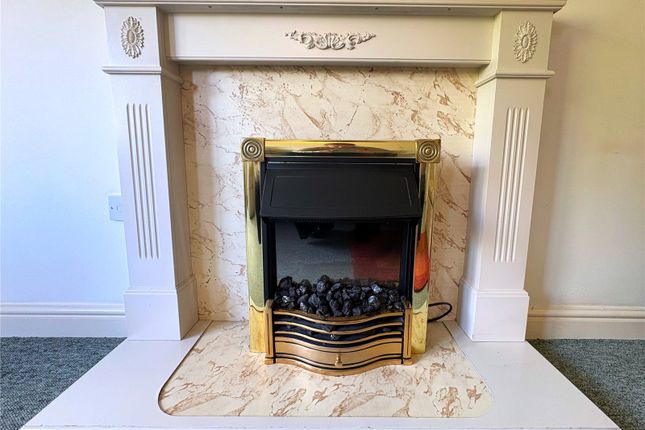 108, Barclay Court, Cirencester photo 3