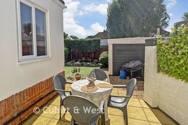 18, Angus Road, Worthing photo 3