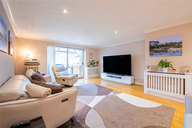 7, Denbigh Close, Hertfordshire photo 4