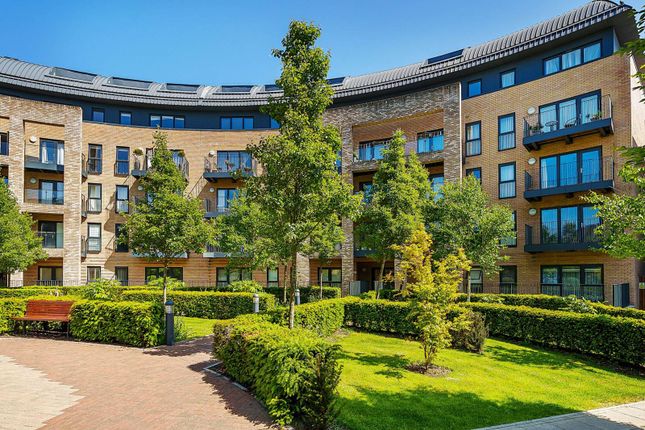 Flat for sale in Royal Court, Stanmore