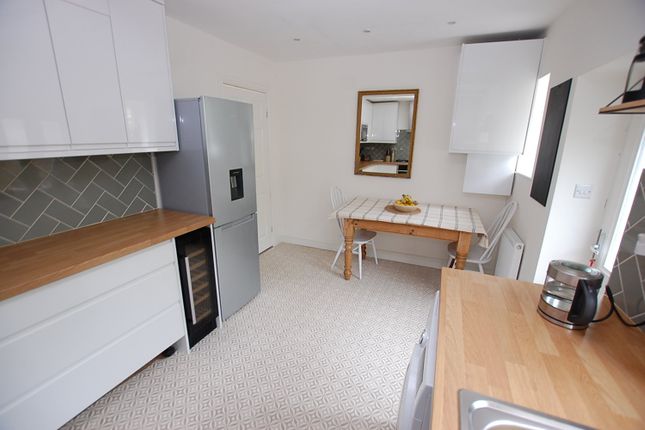 98, Manchester Road, Ashton-under-Lyne photo 4