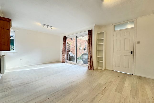 7 Garden Mews, Warsash, Southampton photo 3