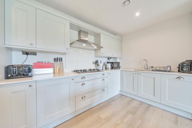 Flat for sale in Shinfield Road, Shinfield, Reading