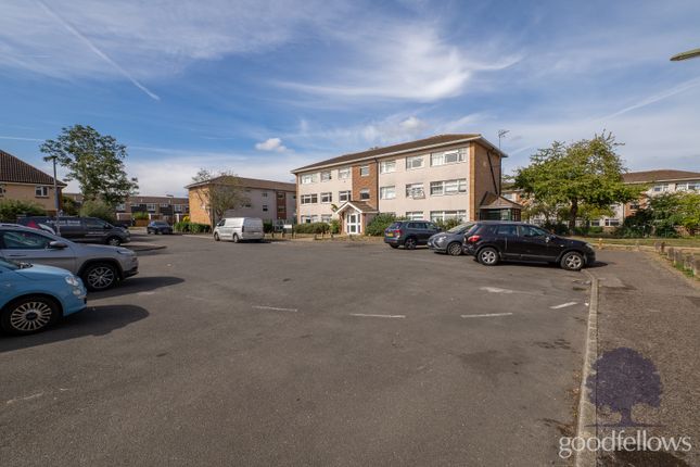 3, Longford Court, Surrey photo 2