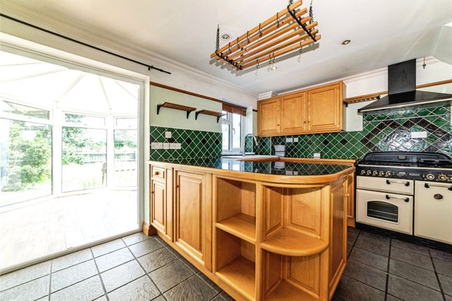 28, Strawberry Fields, Tadley photo 3