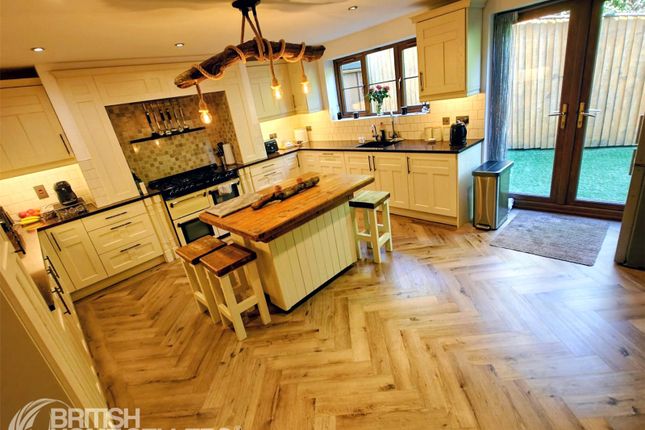 5A,, Gorsey Intakes, Hyde photo 2