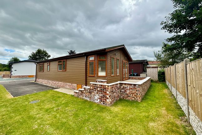 2-bed caravan on 41, Helsby Park Homes, Chester Road, Frodsham, £120,000