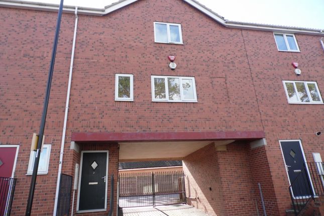 2 bed flat to rent in Silver Street, Stainforth, Doncaster DN7