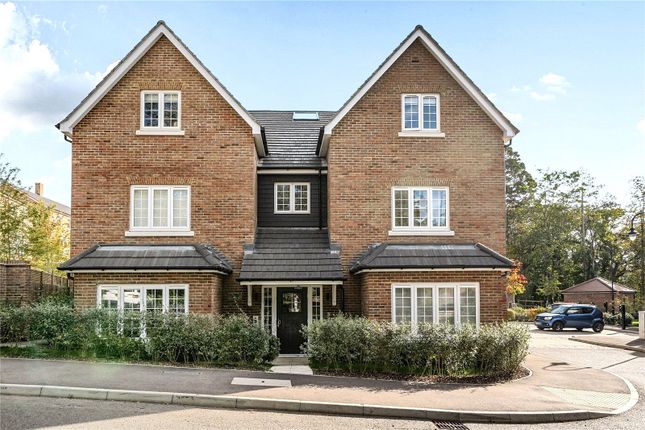MTVH OR - Flat 4, Chessington House, 3, Merrileas Drive, Leatherhead photo 2