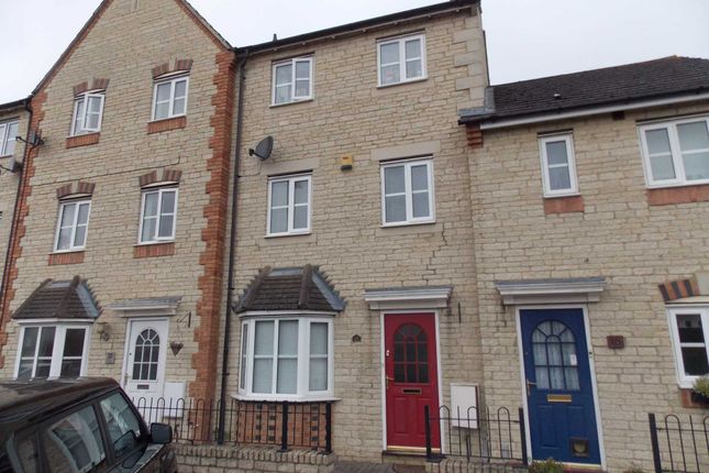 3 bed town house to rent in Mallards Way, Bicester