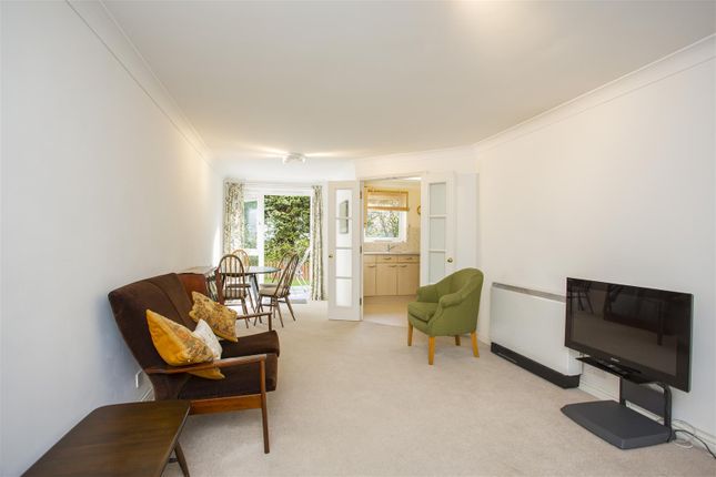 Flat for sale in Hadlow Road, Tonbridge