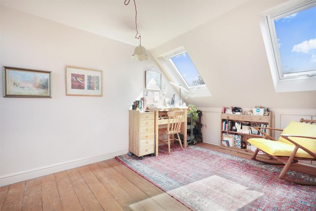 Maisonette for sale in Brettenham Road, London