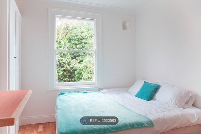 South-Facing Double Bedroom (Very Quiet)