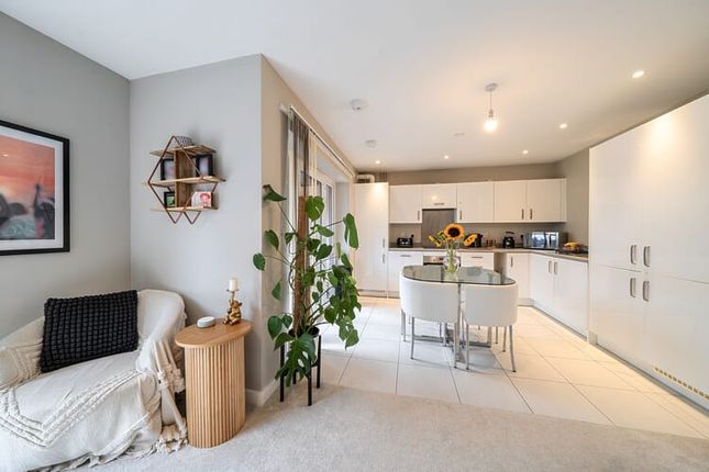 Dolomite Court 27 Arla Place, Victoria Road, Ruislip photo 4