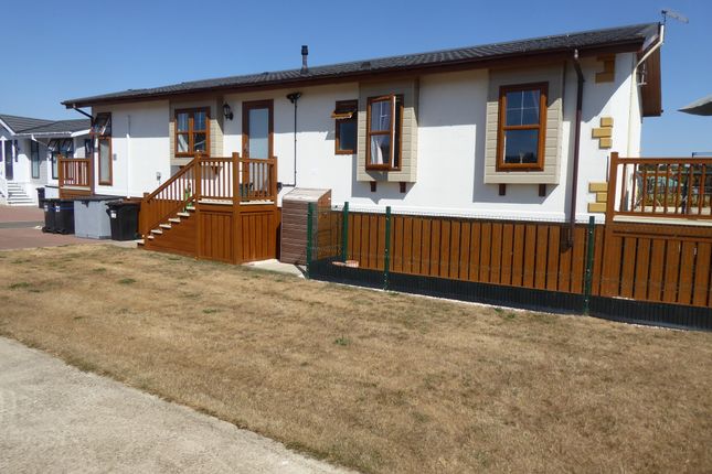 2-bed caravan on 21 Marina Terrace, Yarwell Mill County Park, Mill Road, Yarwell, Peterborough, £199,950