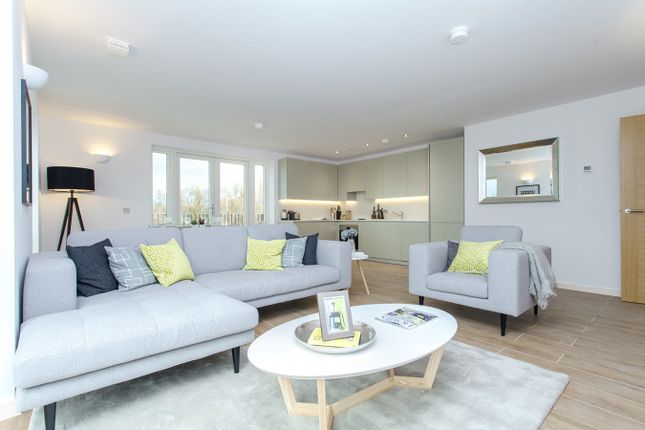 Thumbnail Flat for sale in West Green Road, London