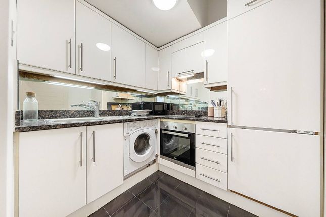 Thumbnail Flat to rent in Belgrave Road, Pimlico, London