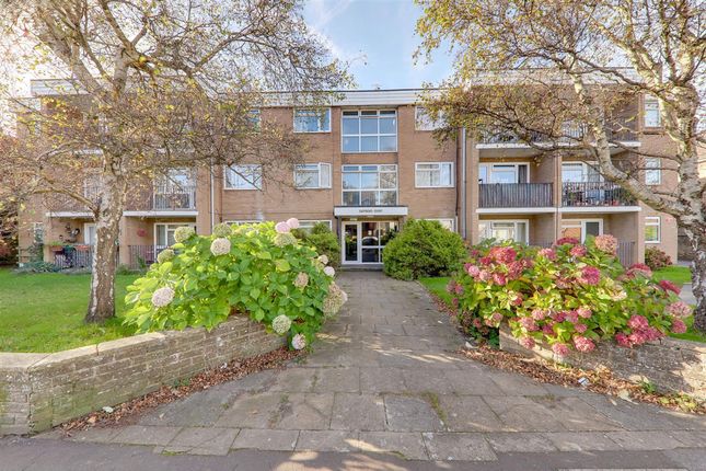 2-bed flat on Flat 11, Saffrons Court Downview Road, Worthing, £1,225/mo