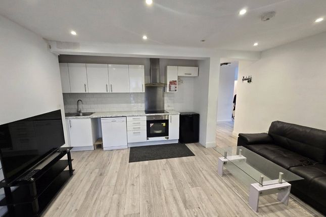 28, Oakdene Road, Greater London photo 3