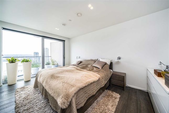 Flat for sale in Cutter Lane, London